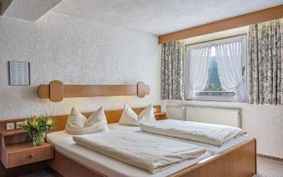 Traditionelles 4 Sterne Hotel in Titisee zu verkaufen! Nur 300 Meter vom See entfernt!