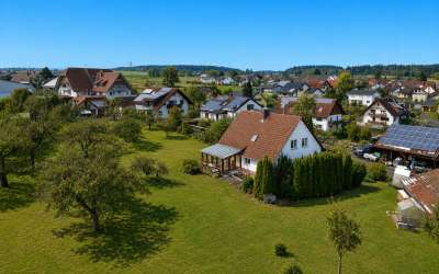 Bereit für eine sonnige Landpartie? Sonniges Einfamilienhaus im beliebten Obereschach.