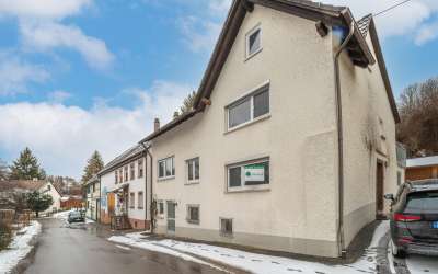 Freistehendes Einfamilienhaus mit 2 Wohnungen