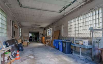 Sonniges Wohnen mit enormen Grundstück, Wohnhaus und XXL-Garage für Werkstättle, Carport oder kleines Lager
