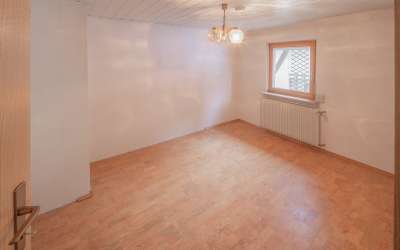 Freistehendes Einfamilienhaus mit 2 Wohnungen