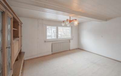 Freistehendes Einfamilienhaus mit 2 Wohnungen