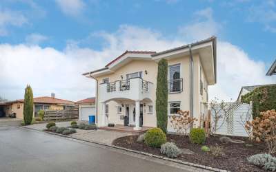 Hier ist Ihr Platz für das besondere Wohnen: mediterranes Villa auf dem Weg zum Bodensee