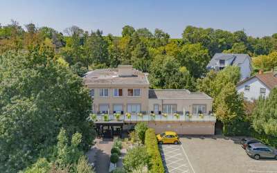 Logenplatz am Kurpark und Therme: Hotel Garni für Ihr Beherbergungskonzept