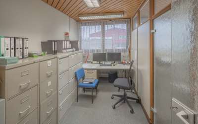 Moderne Halle und Büroteil, mit Möglichkeit zur Erweiterung