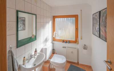 Modernes und ruhiges 2 Familien Haus mit wunderschönem Ausblick ins Tal