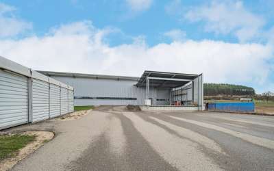 Sonniges, markantes Gewerbeanlageobjekt mit Potential und jungem Baujahr
