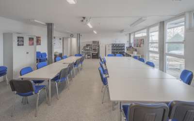 Sonniges, markantes Gewerbeanlageobjekt mit Potential und jungem Baujahr