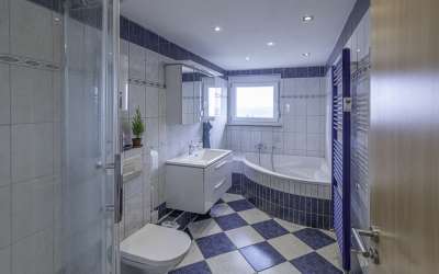Top renovierte und moderne 4,5-Zimmer-Penthousewohnung mit Blick über die Stadt