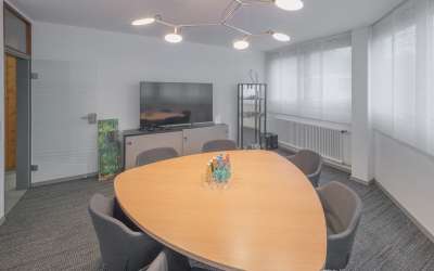 Moderne Halle und Büroteil, mit Möglichkeit zur Erweiterung