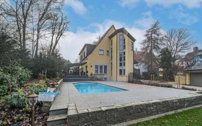 Modernisierte sonnige Stadtvilla für die ganze Familie