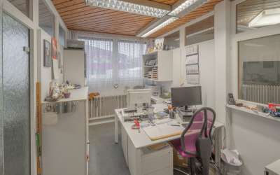 Moderne Halle und Büroteil, mit Möglichkeit zur Erweiterung