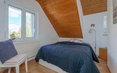 Sonniges Wohnen mit enormen Grundstück, Wohnhaus und XXL-Garage für Werkstättle, Carport oder kleines Lager