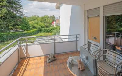 2,5 Zimmer Erdgeschosswohnung mit großem Balkon