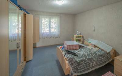 Dreifamilienhaus mit viel Fläche - kurzfristig bezugsfrei