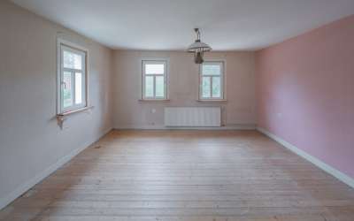Wohnhaus mit Stallungen und großem Grundstück in absoluter Alleinlage; ideal für Tierhaltung