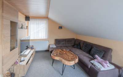 Freistehendes Zweifamilienhaus mit viel Platz!