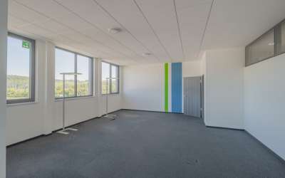 Moderne Bürofläche direkt an der Autobahn