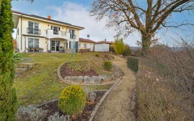 Hier ist Ihr Platz für das besondere Wohnen: mediterranes Villa auf dem Weg zum Bodensee