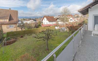 Freistehendes Zweifamilienhaus mit viel Platz!