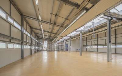 Sonniges, markantes Gewerbeanlageobjekt mit Potential und jungem Baujahr