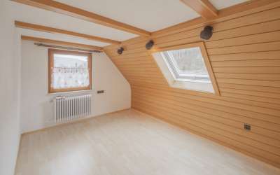 Hier beginnt Lebensqualität - Wohnen im Grünen! Platz für 2-3 Generationen, oder zum Vermieten.