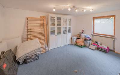 Modernes und ruhiges 2 Familien Haus mit wunderschönem Ausblick ins Tal