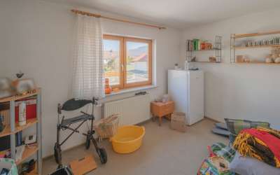 Viel Platz für Moderne, Helligkeit und besonderes Wohnen auf einem enormen Grundstück: das gibt es nicht alle Tage!