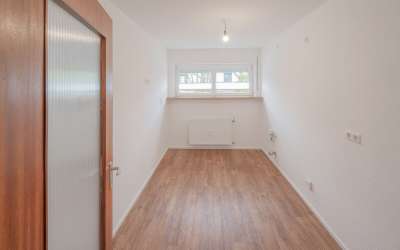 Neu renoviert: 3 Zimmer Mietwohnung im Erdgeschoss mit Terrasse