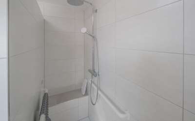 Viel Platz für Moderne, Helligkeit und besonderes Wohnen auf einem enormen Grundstück: das gibt es nicht alle Tage!