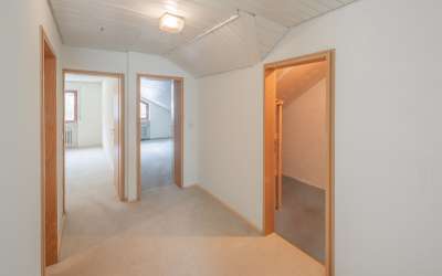 Freistehendes Einfamilienhaus mit 2 Wohnungen