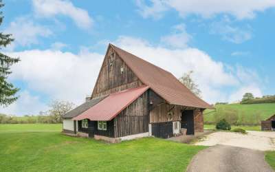 Wohnhaus mit Stallungen und großem Grundstück in absoluter Alleinlage; ideal für Tierhaltung