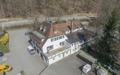 Wer hier einkehren darf, erlebt eine besondere Atmosphäre, die lange in Erinnerung bleibt - Hotel mitten im Grünen