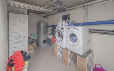 Wenn da nicht die Sonne aufgeht: großzügiges 2 Familienhaus in markanter Halbhöhenlage, mit viel Charme und Licht