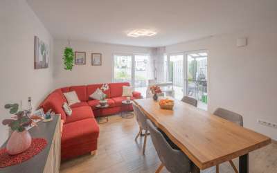 Sonniges Zweifamilienhaus in begehrter Lage