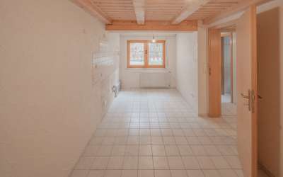 Freistehendes Einfamilienhaus mit 2 Wohnungen