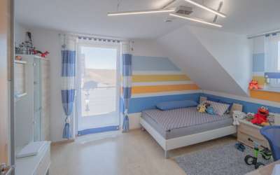 Hier geht die Sonne auf: moderne Doppelhaushälfte mit Stil, Chik und Charme - effizient und tres chick