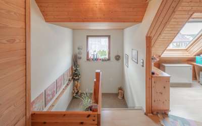 Großzügige Doppelhaushälfte mit einer Einliegerwohnung