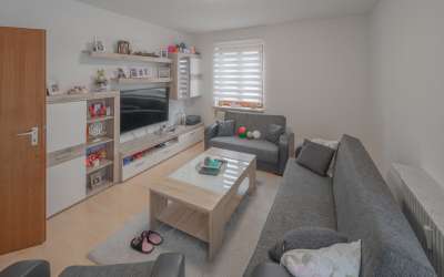 Das charmante Dreifamilienhaus am Ortsrand mit kurzen Wegen ins Grüne und einer enormen Aussicht