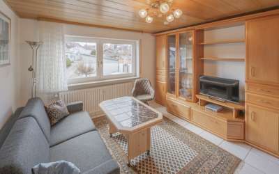 Viel Platz für Sonne und Gemütlichkeit: Einfamilienhaus mit ganz schön Platz und drei Einliegerwohnungen