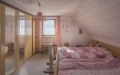 1-2-Familienhaus in toller Lage und schönem Grundstück