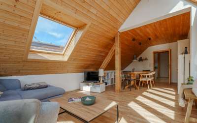 Sonniges Wohnen mit enormen Grundstück, Wohnhaus und XXL-Garage für Werkstättle, Carport oder kleines Lager