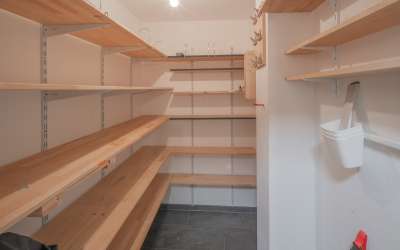 Sofort frei - Moderne 4,5 Zimmer-Eigentumswohnung mit Balkon, Terrasse und Gartenanteil