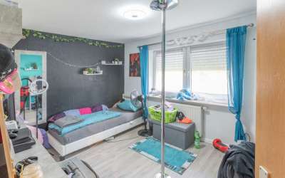 Vermietetes Zweifamilienhaus in Römlinsdorf