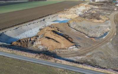 Zu verkaufen: verpachtetes Grundstück (Kiesgrube) in Grenznähe