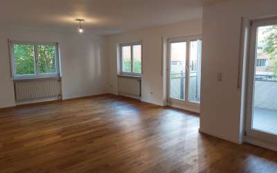 Stilvolles und großzügiges Wohnen im Park: 3,5 Zimmer Mietwohnung mit Stil und kurzen Wegen zur Eleganz und Freiraum