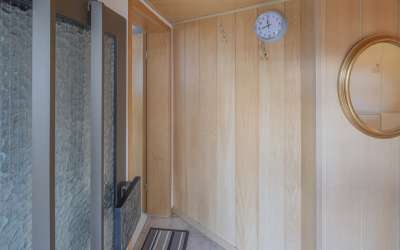 Viel Platz für Sonne und Gemütlichkeit: Einfamilienhaus mit ganz schön Platz und drei Einliegerwohnungen