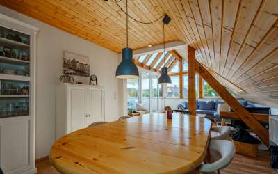 Sonniges Wohnen mit enormen Grundstück, Wohnhaus und XXL-Garage für Werkstättle, Carport oder kleines Lager