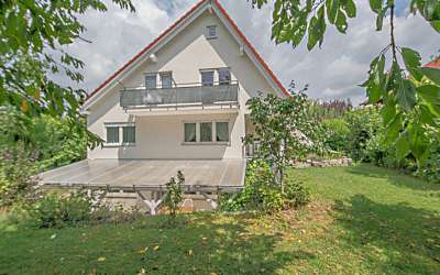 Schönes Einfamilienhaus mit einer Einliegerwohnung