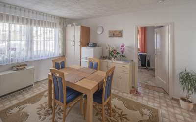 Sonniges 6-Familienhaus mit viel Platz für Ertrag und Rendite